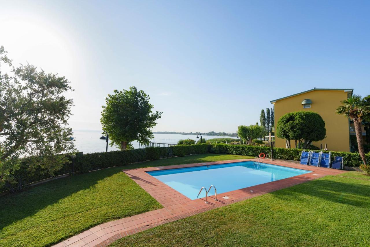סירמיונה Lakeview Apartment Primea מראה חיצוני תמונה